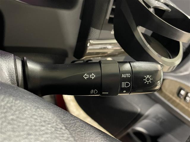 マークＸ ２５０Ｇ　Ｆｏｕｒ　４ＷＤ／ワンオーナー／寒冷地仕様／純正１６ＡＷ／純正フロアマット／フォグランプ／社外ナビ／フルセグＴＶ／ＡＭ／ＦＭ／ＣＤ／ＤＶＤ／ＢＴ／Ｄ席パワーシート／ＭＴモード付ＡＴ／横滑り防止機能／オートライト（12枚目）