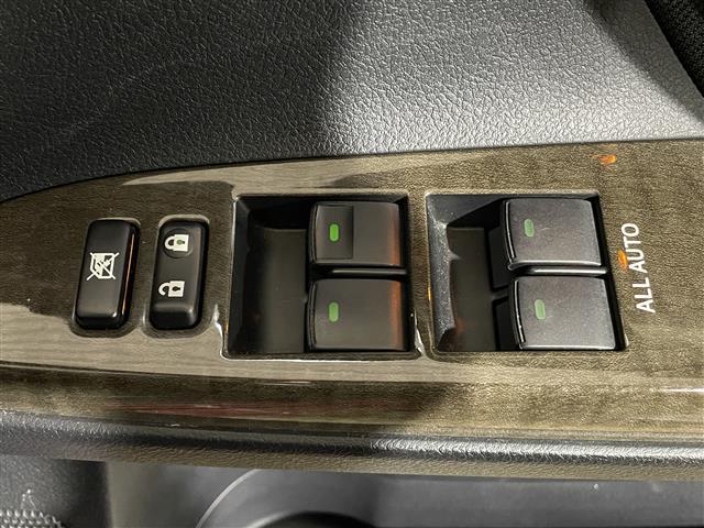 マークＸ ２５０Ｇ　Ｆｏｕｒ　４ＷＤ／ワンオーナー／寒冷地仕様／純正１６ＡＷ／純正フロアマット／フォグランプ／社外ナビ／フルセグＴＶ／ＡＭ／ＦＭ／ＣＤ／ＤＶＤ／ＢＴ／Ｄ席パワーシート／ＭＴモード付ＡＴ／横滑り防止機能／オートライト（16枚目）