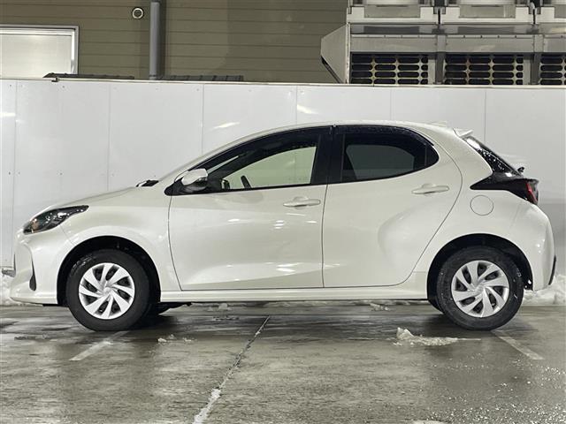 ヤリス Ｘ　４ＷＤ／社外ナビ／バックカメラ／クルーズコントロール／横滑り防止／オートハイビーム／ワイパーデアイサー／ヘッドライトレベライザー／スペアキー／取扱説明書／保証書（5枚目）