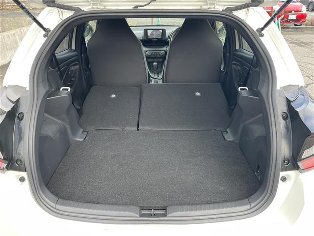 ヤリス Ｘ　４ＷＤ／社外ナビ／バックカメラ／クルーズコントロール／横滑り防止／オートハイビーム／ワイパーデアイサー／ヘッドライトレベライザー／スペアキー／取扱説明書／保証書（25枚目）