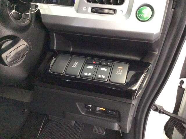Z インターナビセレクション 地デジ 後カメラ HID クルコン スマートキー HDDナビ ETC ワンオーナー 盗難防止システム 両自ドア 後部モニター アイストップ アルミホイール キーレス ナビTV 横滑り防止 AC(12枚目)