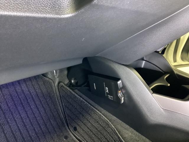 フィットハイブリッド Ｓホンダセンシング　光触媒抗菌消臭施工済　バックモニター　衝突軽減　クルーズコントロール　パワステ　エアコン　横滑り防止装置　ＬＥＤヘッドランプ　アイドリングストップ　４ＷＤ　ＥＴＣ　スマートキー（13枚目）