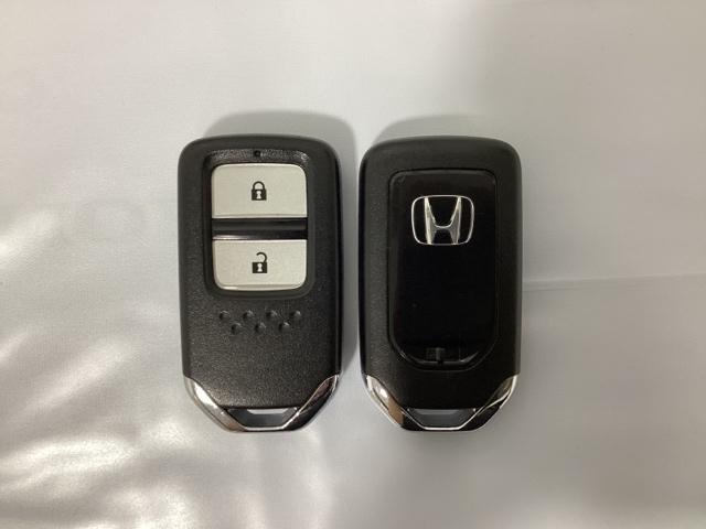 フィット 13G・Fパッケージ いまコレ+新品・フロアカーペットマット付 オーディオレス車 光触媒抗菌消臭施工済 イモビ LEDライト スマ-トキ- サイドエアバッグ VSA ETC付き 助手席エアバッグ オートエアコン エアバック(13枚目)