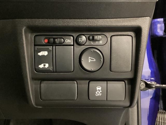 フリード Gジャストセレクション 光触媒抗菌消臭施工済 Bモニター スマトキー 地上デジタルTV 助手席エアバッグ AUTOエアコン パワステ ナビTV 両側スライド片側電動 ETC イモビ 運転席エアバッグ PW ABS DVD再生(13枚目)