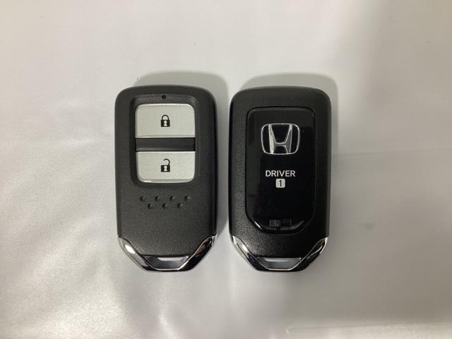 フィット e:HEVホーム 中古スタッドレスタイヤ、純正メモリーナビ、ドライブレコーダー前後装着+ETC付 当社デモカー 前後誤発進抑制機能 クリソナ 助手席エアバッグ 運転席エアバッグ 両側電動スライドドア 1オナ USB接続(13枚目)