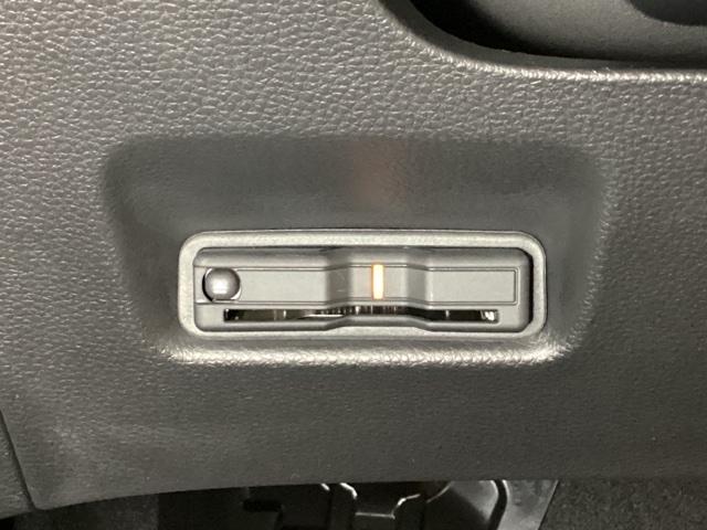 フィット e:HEVRS 中古スタッドレスタイヤ、純正メモリーナビ、ドライブレコーダー前後装着+ETC付 当社デモカー エアバッグ ナビ&TV パワーウィンドウ 助手席エアバッグ Dレコ フルセグテレビ LEDヘッドランプ(18枚目)