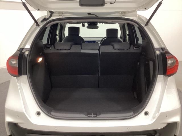 フィット e:HEVRS 中古スタッドレスタイヤ、純正メモリーナビ、ドライブレコーダー前後装着+ETC付 当社デモカー エアバッグ ナビ&TV パワーウィンドウ 助手席エアバッグ Dレコ フルセグテレビ LEDヘッドランプ(25枚目)