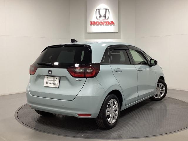 フィット e:HEVホーム 中古スタッドレスタイヤ、純正メモリーナビ、ドライブレコーダー前後装着+ETC付 当社デモカー 前後誤発進抑制機能 クリソナ 助手席エアバッグ 運転席エアバッグ 1オナ アイドリングストップ USB接続(5枚目)