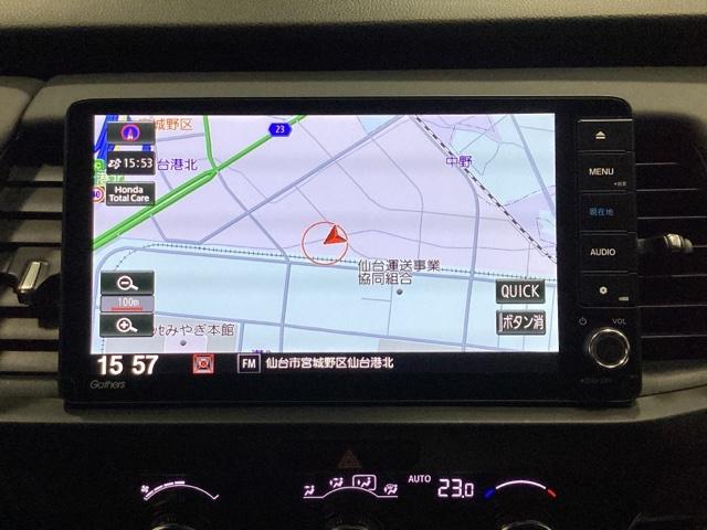 フィット e:HEVホーム 中古スタッドレスタイヤ、純正メモリーナビ、ドライブレコーダー前後装着+ETC付 当社デモカー 前後誤発進抑制機能 クリソナ 助手席エアバッグ 運転席エアバッグ 1オナ アイドリングストップ USB接続(9枚目)