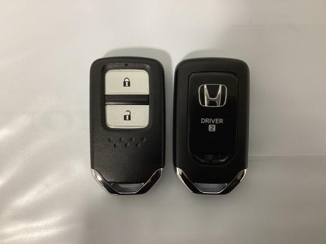 フィット e:HEVホーム 中古スタッドレスタイヤ、純正メモリーナビ、ドライブレコーダー前後装着+ETC付 当社デモカー 前後誤発進抑制機能 クリソナ 助手席エアバッグ 運転席エアバッグ 1オナ アイドリングストップ USB接続(15枚目)