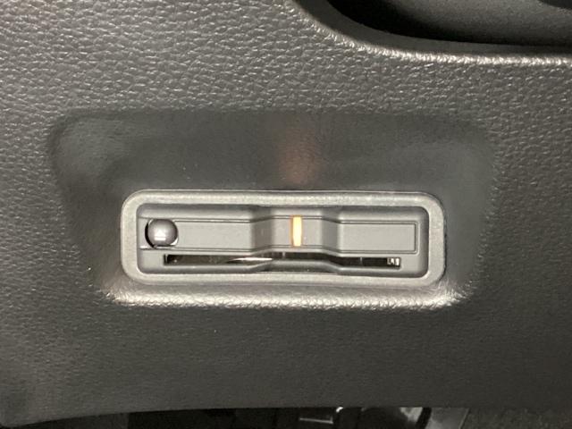 フィット e:HEVホーム 中古スタッドレスタイヤ、純正メモリーナビ、ドライブレコーダー前後装着+ETC付 当社デモカー 前後誤発進抑制機能 クリソナ 助手席エアバッグ 運転席エアバッグ 1オナ アイドリングストップ USB接続(17枚目)