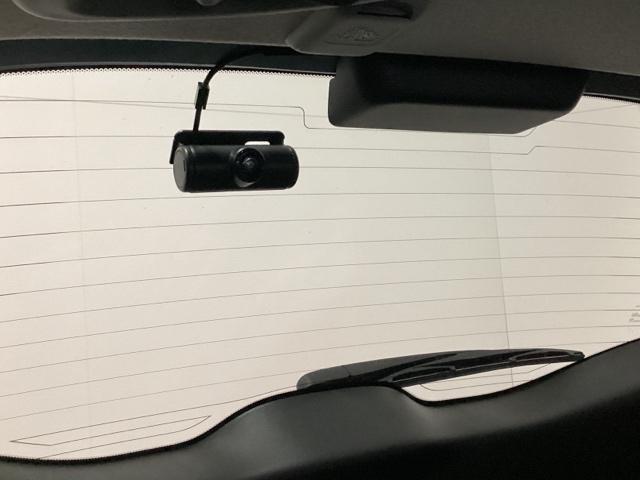 フィット e:HEVホーム 中古スタッドレスタイヤ、純正メモリーナビ、ドライブレコーダー前後装着+ETC付 当社デモカー 前後誤発進抑制機能 クリソナ 助手席エアバッグ 運転席エアバッグ 1オナ アイドリングストップ USB接続(19枚目)