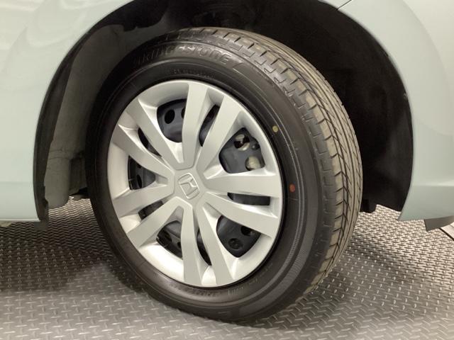 フィット e:HEVホーム 中古スタッドレスタイヤ、純正メモリーナビ、ドライブレコーダー前後装着+ETC付 当社デモカー 前後誤発進抑制機能 クリソナ 助手席エアバッグ 運転席エアバッグ 1オナ アイドリングストップ USB接続(27枚目)