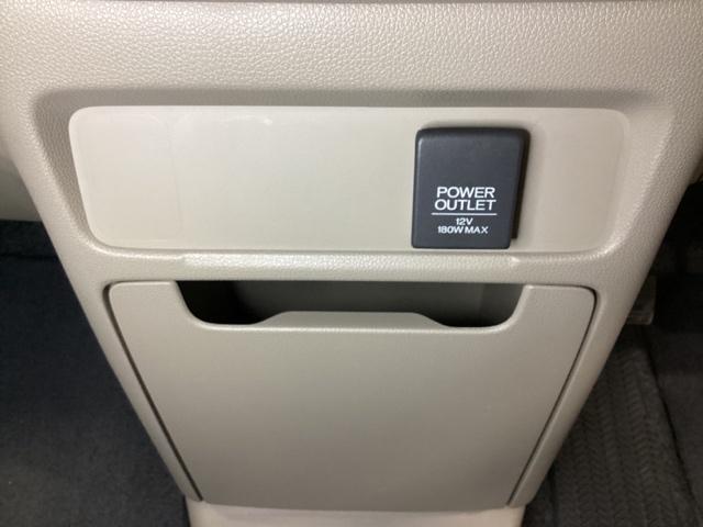 アクセサリーソケットはＵＳＢのアダプターなどをつければ、スマホの充電にも使えます。