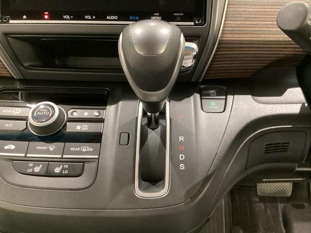 フリード クロスター　当社レンタアップ　光触媒抗菌消臭施工済　ＵＳＢ　バックカメラ　ＬＥＤヘッドライト　両側電動ドア　ＶＳＡ　サイドカーテンエアバック　ＤＶＤ再生　オートクルーズコントロール　スマ－トキ－　シートヒーター（8枚目）