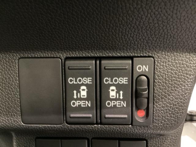 フリード クロスター　当社レンタアップ　光触媒抗菌消臭施工済　ＵＳＢ　バックカメラ　ＬＥＤヘッドライト　両側電動ドア　ＶＳＡ　サイドカーテンエアバック　ＤＶＤ再生　オートクルーズコントロール　スマ－トキ－　シートヒーター（13枚目）