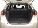 ラゲッジも広く使いやすいトランクは、開口部も広く荷物の積み下ろしもしやすいお車となっております。リアシートの背もたれは６：４の割合で分割して可倒できるので、長いお荷物などを載せることもできます。