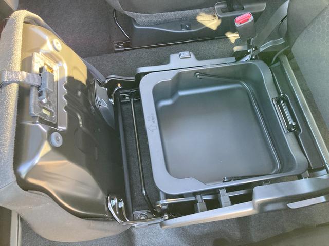 クロスビー ＨＹＢＲＩＤ　ＭＶ　３型　２ＷＤ　６ＡＴ　ナビ　ＥＴＣ　★中古車ご成約時にスズキ安心メンテナンスパックをご加入で、スズキ純正ナビ本体１５％ＯＦＦ！！、またはスズキ純正オプション本体１５％ＯＦＦ！！（工賃・付属品は別途頂戴いたします）★（31枚目）