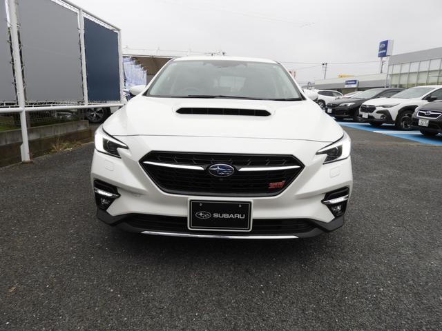 レヴォーグ ＳＴＩ　Ｓｐｏｒｔ　ＥｙｅＳｉｇｈｔ搭載車　新世代アイサイト　左右独立フルオートエアコン　ＬＥＤヘッドランプ　キーレスアクセス＆プッシュスタート（4枚目）