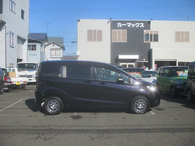フリードスパイク Ｇ　ジャストセレクション　４ＷＤ車　ディスチャージライト　クルーズコントロール　両側パワースライドドア　社外ナビゲーション　フルＴＶ　バックカメラ　ブルートゥースオーディオ　ＤＶＤ再生　ワイパーデアイサ　社外アルミ　純正ＥＴＣ（4枚目）