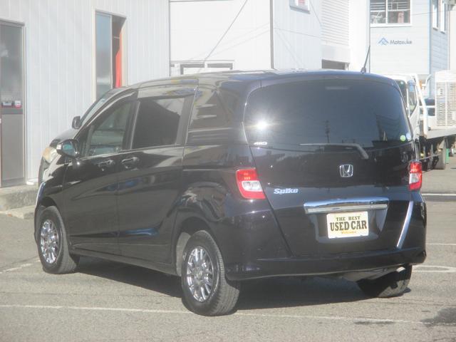 フリードスパイク Ｇ　ジャストセレクション　４ＷＤ車　ディスチャージライト　クルーズコントロール　両側パワースライドドア　社外ナビゲーション　フルＴＶ　バックカメラ　ブルートゥースオーディオ　ＤＶＤ再生　ワイパーデアイサ　社外アルミ　純正ＥＴＣ（6枚目）