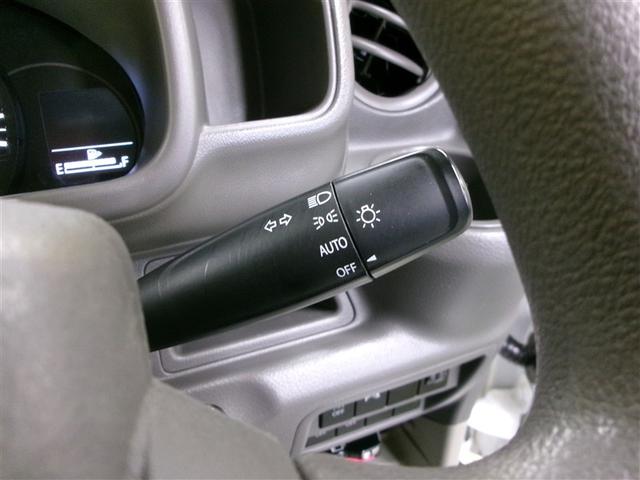 車外の明るさに応じて、自動的にライトの点灯・消灯を行います。