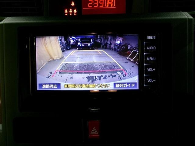 バックモニター付。車両後方の映像をナビ画面に表示し、駐車などの後退操作をサポートします。