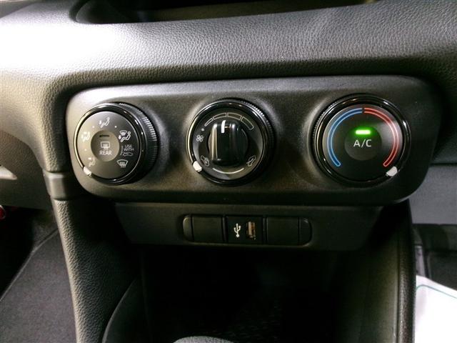 ヤリス Ｘ　４ＷＤ　寒冷地　衝突被害軽減システム　メモリーナビ　バックカメラ　スマートキー　オートクルーズコントロール　ＥＴＣ　盗難防止装置　キーレス　横滑り防止機能（5枚目）