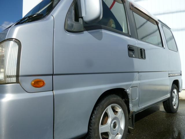 ベースグレード 4WD オートマ タイミングベルト交換済 リヤヒーター ETC インナーミラー連動バックカメラ キーレス フォグランプ プライバシーガラス オーバーヘッドシェルフ アームレスト 電動ミラー 外装現状車(3枚目)