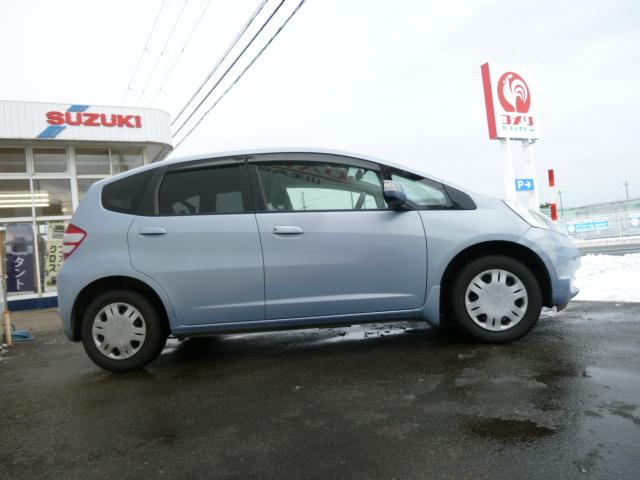 G Fパッケージ CVT オゾン除菌脱臭施工 ウインカー付き電動格納ドアミラー シートリフター チルトステア プライバシーガラス バニティミラー リヤワイパー 純正CD&AUX 14インチアルミ キーレス(9枚目)