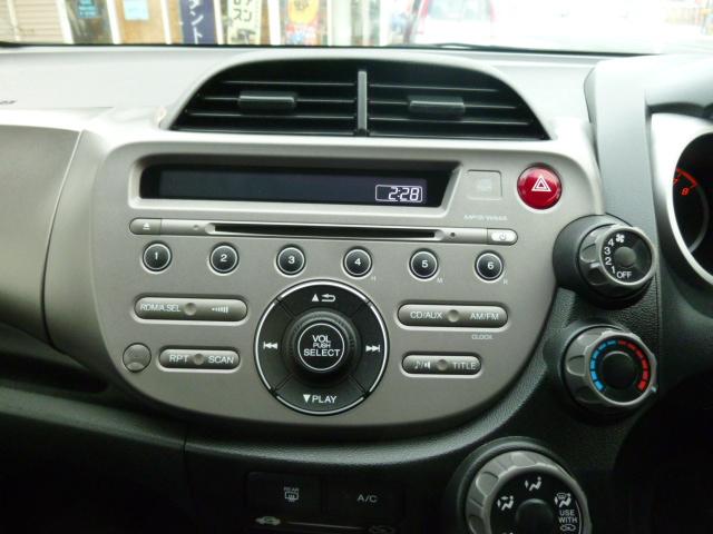 G Fパッケージ CVT オゾン除菌脱臭施工 ウインカー付き電動格納ドアミラー シートリフター チルトステア プライバシーガラス バニティミラー リヤワイパー 純正CD&AUX 14インチアルミ キーレス(12枚目)