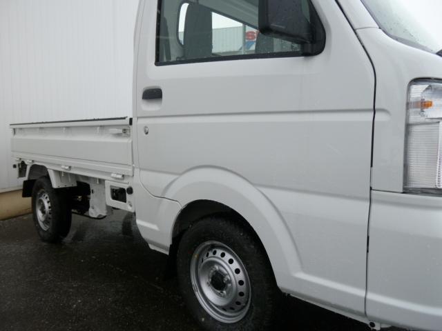 KCエアコン・パワステ 届出済未使用車 4WD 5MT エアコン パワステ 車検令和7年1月 すぐ乗れます 横滑り防止装置 ABS 両側エアバック ぬかるみ脱出アシスト メッキフロントガーニッシュ オートライト AM/FM(10枚目)