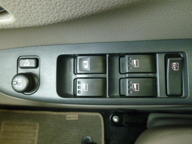 Xf 4WD オゾン除菌脱臭施工 女性禁煙ワンオーナー 寒冷地仕様 新車時防錆施工 整備記録簿H29H31R3有 電動格納ヒーテッドドアミラー リヤヒーターダクト リヤワイパー エコアイドル キーレス CD(16枚目)