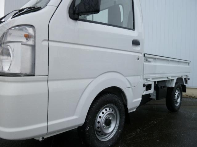 KCエアコン・パワステ農繁仕様 届出済未使用車 4WD 高低速切替5MT デフロック 強化リヤサスペンション 車検令和7年2月 ゲートプロテクター バックブザー 荷台作業灯 リヤゲートチェーン みち板引掛式リヤゲート(3枚目)