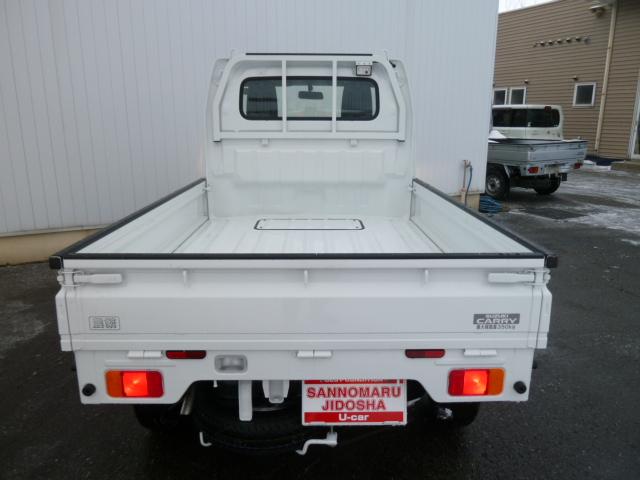 KCエアコン・パワステ農繁仕様 届出済未使用車 4WD 高低速切替5MT デフロック 強化リヤサスペンション 車検令和7年2月 ゲートプロテクター バックブザー 荷台作業灯 リヤゲートチェーン みち板引掛式リヤゲート(6枚目)