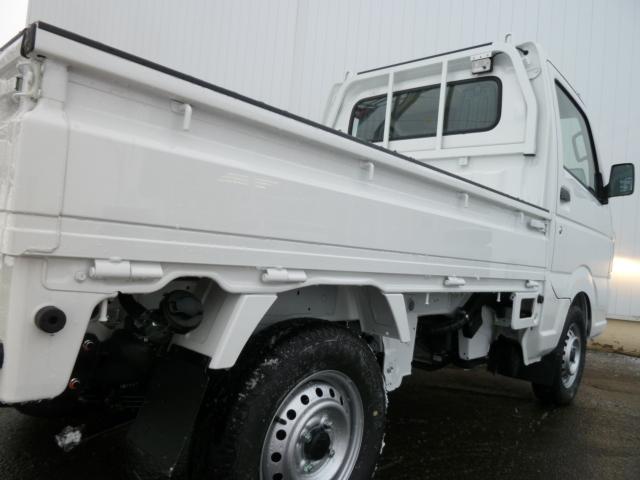 KCエアコン・パワステ農繁仕様 届出済未使用車 4WD 高低速切替5MT デフロック 強化リヤサスペンション 車検令和7年2月 ゲートプロテクター バックブザー 荷台作業灯 リヤゲートチェーン みち板引掛式リヤゲート(8枚目)