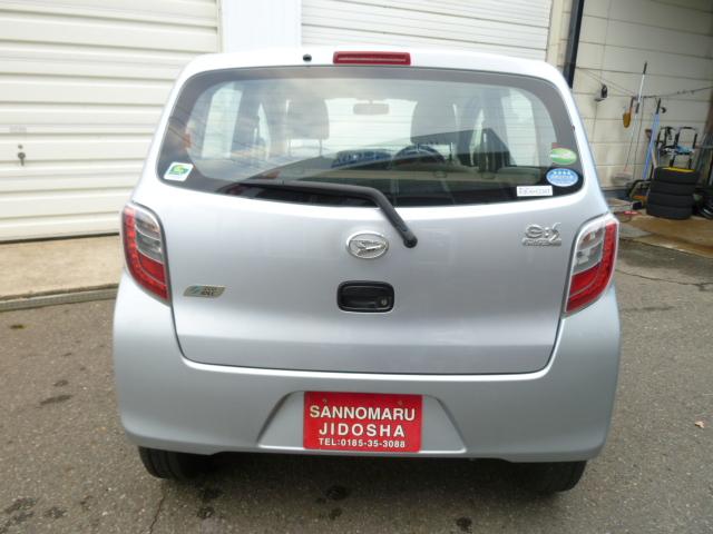 ミライース Lf 4WD 寒冷地 ワンオーナー エコアイドル リヤヒーターダクト 社外CD/USB/AUX リバース連動リヤワイパー アンバー照明デジタルメーター 可倒式リヤシート パワードアロック 両側バニティミラー(6枚目)