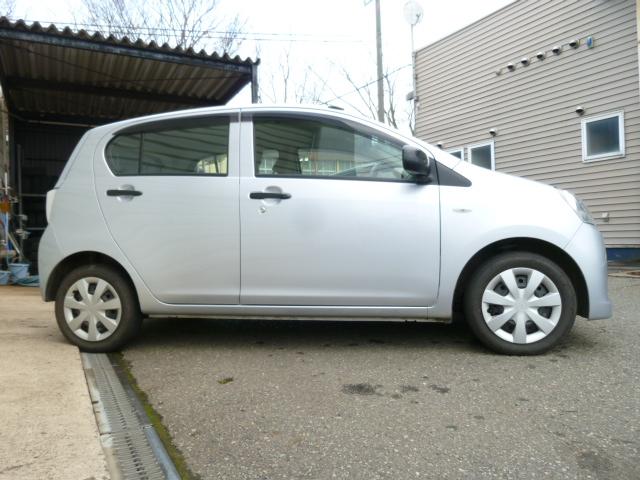 ミライース Lf 4WD 寒冷地 ワンオーナー エコアイドル リヤヒーターダクト 社外CD/USB/AUX リバース連動リヤワイパー アンバー照明デジタルメーター 可倒式リヤシート パワードアロック 両側バニティミラー(9枚目)