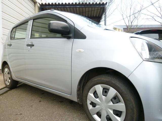 ミライース Lf 4WD 寒冷地 ワンオーナー エコアイドル リヤヒーターダクト 社外CD/USB/AUX リバース連動リヤワイパー アンバー照明デジタルメーター 可倒式リヤシート パワードアロック 両側バニティミラー(10枚目)