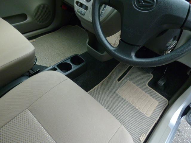 ミライース Lf 4WD 寒冷地 ワンオーナー エコアイドル リヤヒーターダクト 社外CD/USB/AUX リバース連動リヤワイパー アンバー照明デジタルメーター 可倒式リヤシート パワードアロック 両側バニティミラー(19枚目)