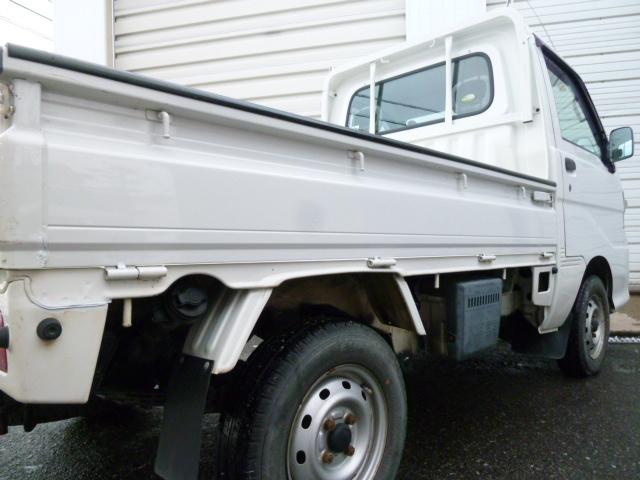 ハイゼットトラック スペシャル　４ＷＤ　５速ＭＴ　ストロング防錆　パワステ　リヤ４枚スプリング　サイドアンダーミラー　間欠式２スピードワイパー　シガーライター　両側サンバイザー　シートスライド　ショッピングフック　両側乗降グリップ（8枚目）