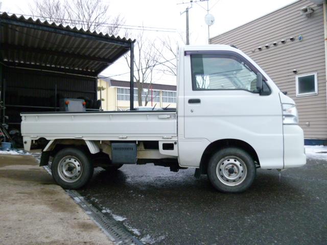 ハイゼットトラック スペシャル　４ＷＤ　５速ＭＴ　ストロング防錆　パワステ　リヤ４枚スプリング　サイドアンダーミラー　間欠式２スピードワイパー　シガーライター　両側サンバイザー　シートスライド　ショッピングフック　両側乗降グリップ（9枚目）