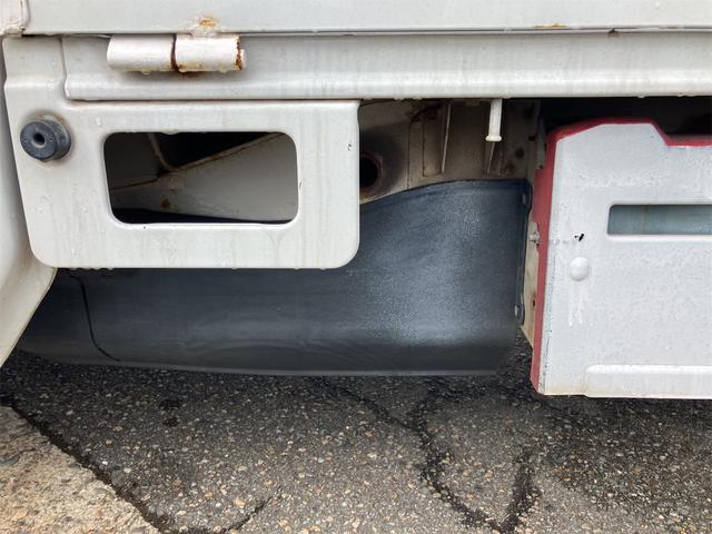 キャリイトラック 4WD MT アルミホイール エアコン パワーステアリング CD MD(28枚目)