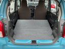 トランクルーム:一体式リアシートを倒すと荷室が広がります