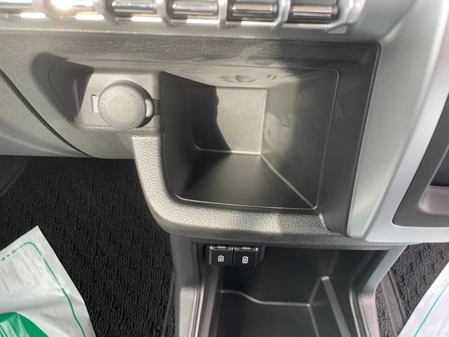クロスビー ＨＹＢＲＩＤ　ＭＶ　４型　４ＷＤ　ナビ・オーディオレス　スノーモード付４ＷＤ　アダプティブオートクルーズ　衝突被害軽減システム　横滑り防止機能　アイドリングストップ　プッシュスタート　オートエアコン　シートヒーター　オートライト（44枚目）