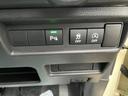ＨＹＢＲＩＤ　Ｓリミテッド　２型　４ＷＤ　全方位モニタ付ナビ　両側リア電動スライドドア　衝突被害軽減システム　衝突安全ボディ　横滑り防止機能　アイドリングストップ　オートエアコン　シートヒーター　プッシュスタート　オートライト（53枚目）