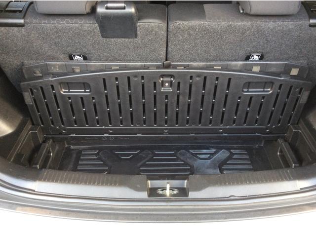 防汚タイプラゲッジアンダーボックス：簡単に取り外しが可能で、砂や泥で汚れてもまるごと洗えます。