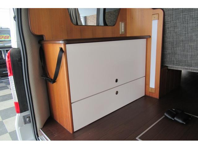 8ナンバーキャンピング ビークル製ブロス 禁煙車 FFファンヒーター インバーター 外部電源 走行充電 冷蔵庫 2段ベット Wエアコン リヤヒーター SDナビフルセグBカメラ(15枚目)