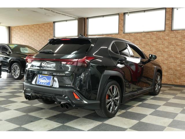 ＵＸ ＵＸ２５０ｈ　Ｆスポーツ　レクサスセーフティ　ＴＲＤエアロ　ＴＲＤマフラー　１２．３インチディスプレイ　レクサスナビ／フルセグＴＶ／全方位モニター　レクサスクライメイトコンシェルジュ　ムーンルーフ　修復歴無　ワンオーナー禁煙車（2枚目）