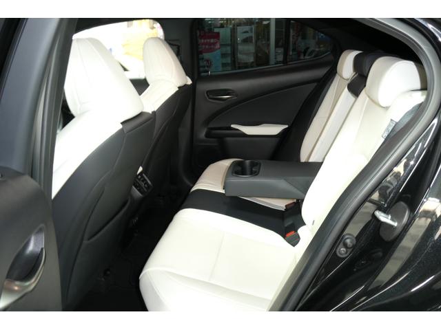 ＵＸ ＵＸ２５０ｈ　Ｆスポーツ　レクサスセーフティ　ＴＲＤエアロ　ＴＲＤマフラー　１２．３インチディスプレイ　レクサスナビ／フルセグＴＶ／全方位モニター　レクサスクライメイトコンシェルジュ　ムーンルーフ　修復歴無　ワンオーナー禁煙車（17枚目）